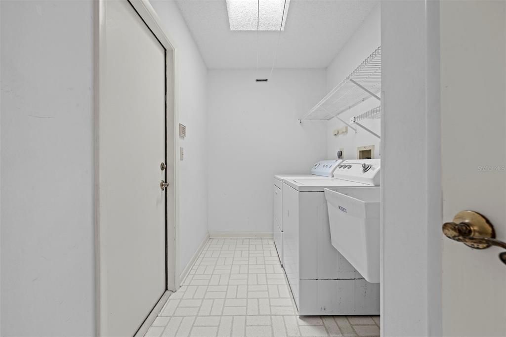 Active With Contract: $399,900 (3 beds, 2 baths, 2753 Square Feet)