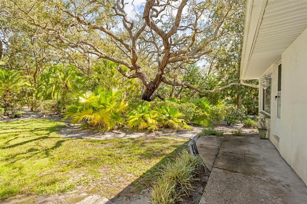 Active With Contract: $399,900 (3 beds, 2 baths, 2753 Square Feet)