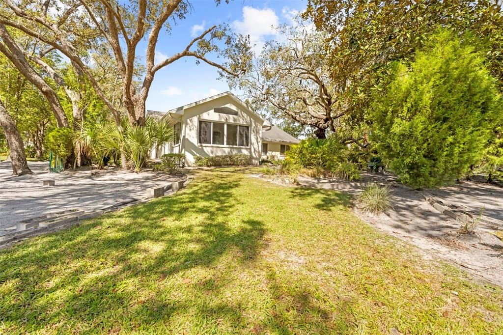 Active With Contract: $399,900 (3 beds, 2 baths, 2753 Square Feet)