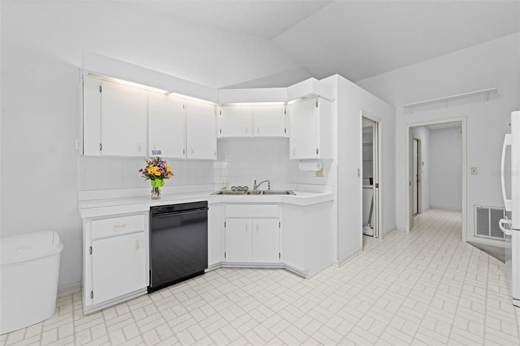 Active With Contract: $399,900 (3 beds, 2 baths, 2753 Square Feet)