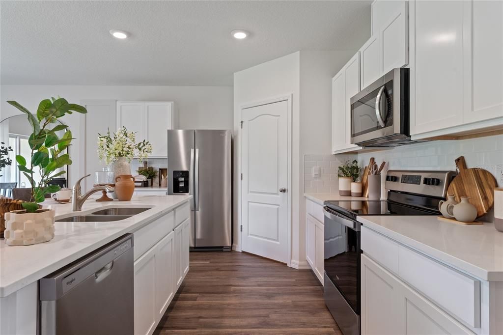 Active With Contract: $429,990 (4 beds, 2 baths, 1828 Square Feet)