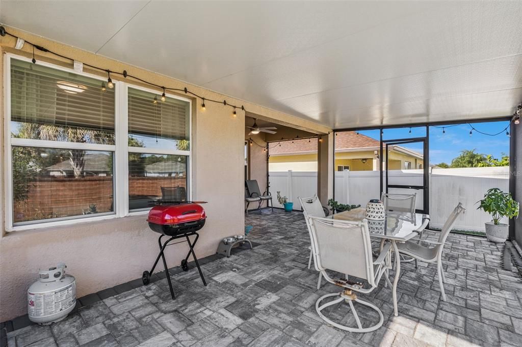 Под контрактом: $374,500 (3 спален, 2 ванн, 1695 Квадратных фут)