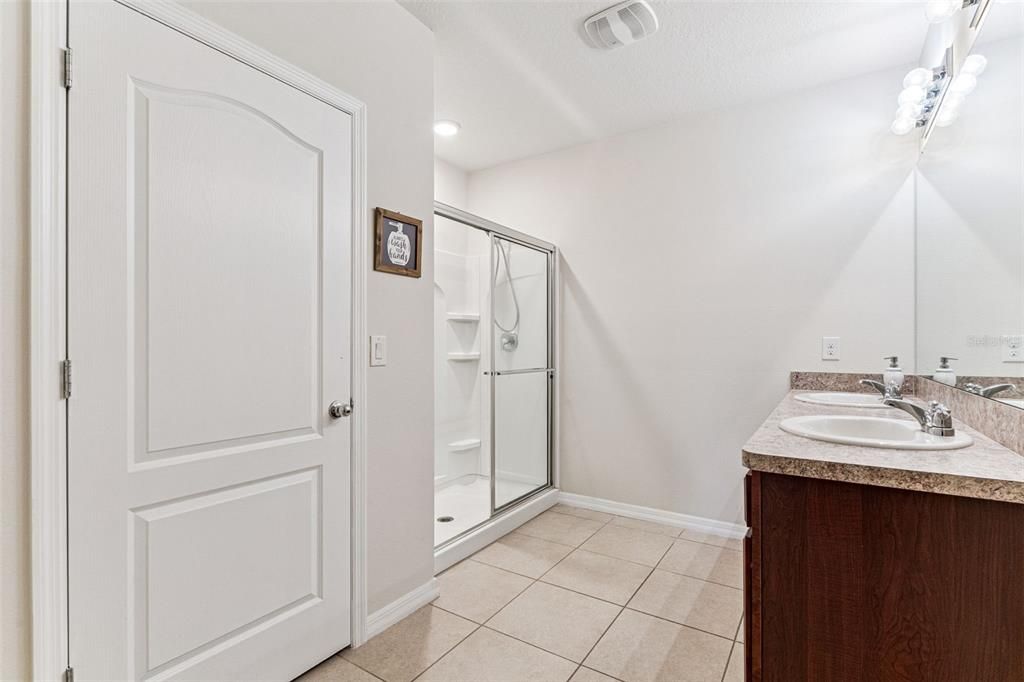 Под контрактом: $374,500 (3 спален, 2 ванн, 1695 Квадратных фут)