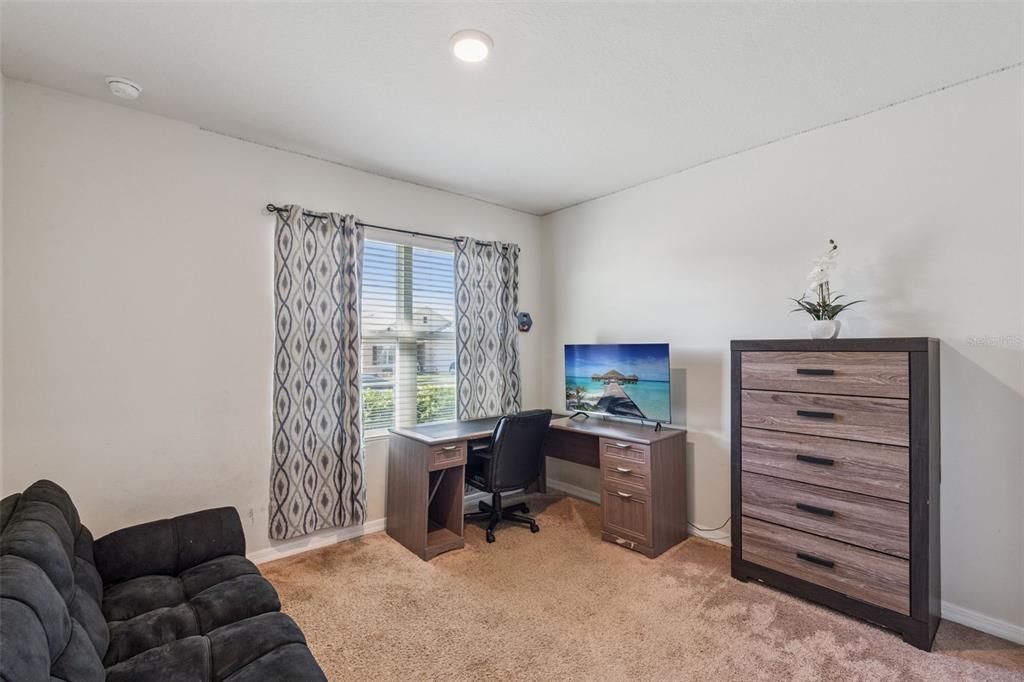 Под контрактом: $374,500 (3 спален, 2 ванн, 1695 Квадратных фут)