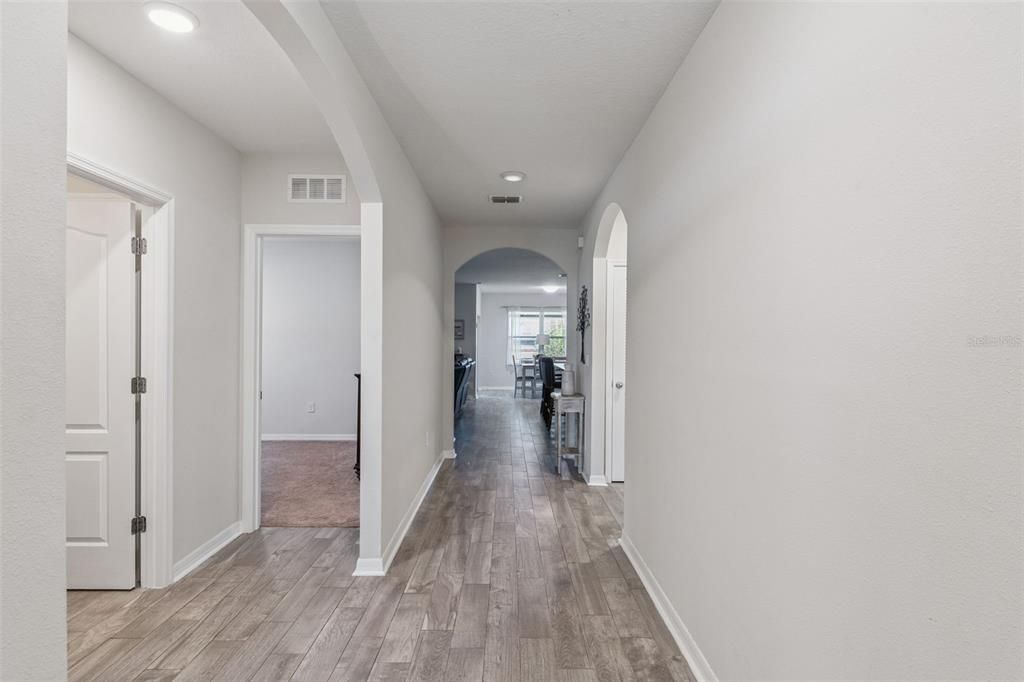 Под контрактом: $374,500 (3 спален, 2 ванн, 1695 Квадратных фут)