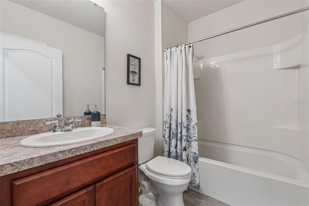 Под контрактом: $374,500 (3 спален, 2 ванн, 1695 Квадратных фут)