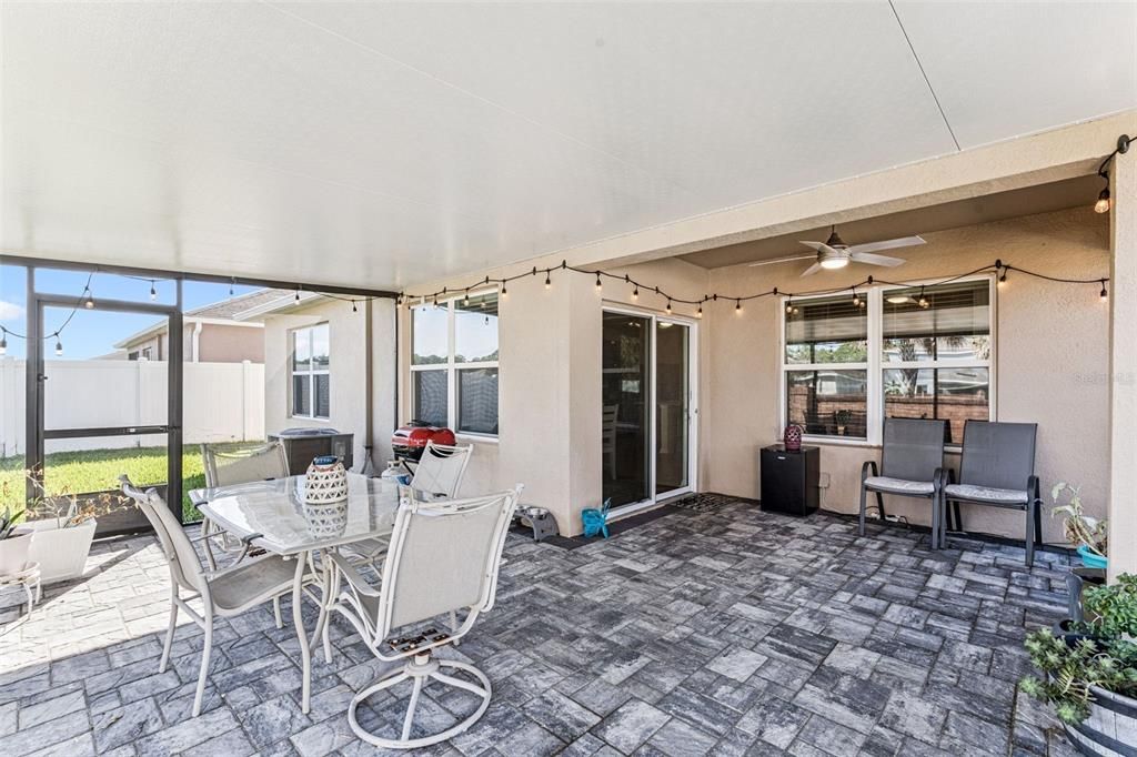 Под контрактом: $374,500 (3 спален, 2 ванн, 1695 Квадратных фут)