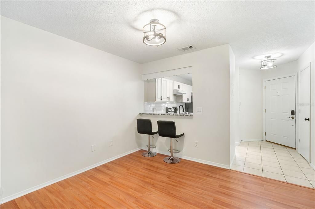 For Rent: $1,745 (2 beds, 1 baths, 1121 Square Feet)