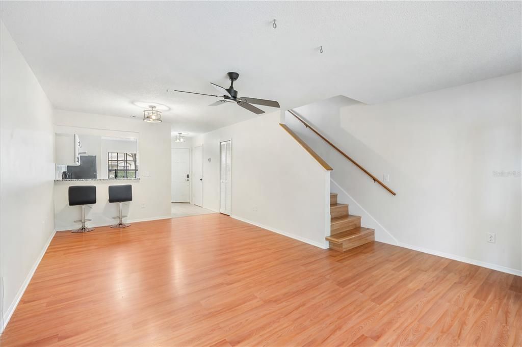 For Rent: $1,745 (2 beds, 1 baths, 1121 Square Feet)