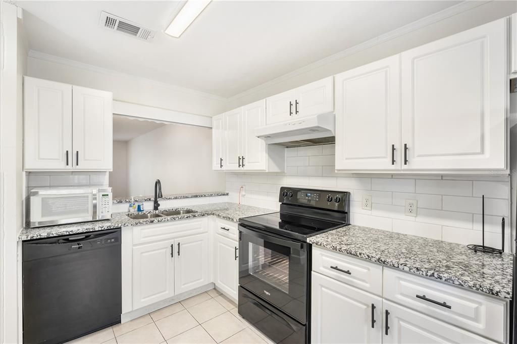 For Rent: $1,745 (2 beds, 1 baths, 1121 Square Feet)