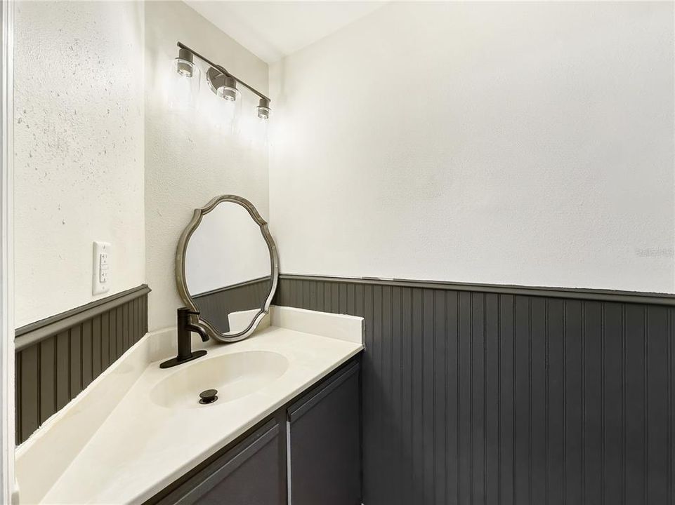 For Rent: $1,745 (2 beds, 1 baths, 1121 Square Feet)