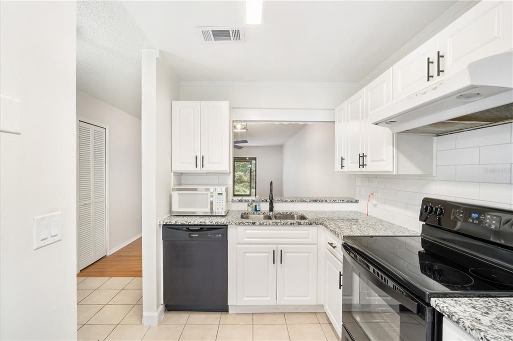 For Rent: $1,745 (2 beds, 1 baths, 1121 Square Feet)