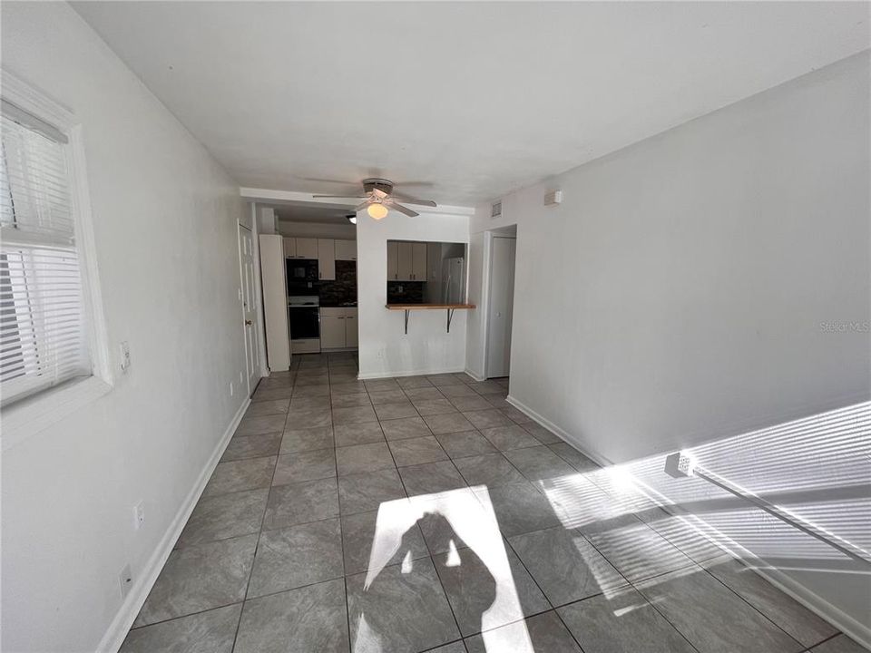 Active With Contract: $1,450 (2 beds, 1 baths, 750 Square Feet)