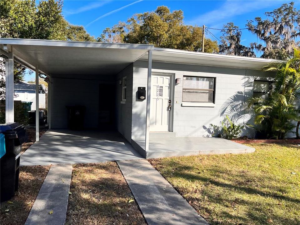 Active With Contract: $1,450 (2 beds, 1 baths, 750 Square Feet)