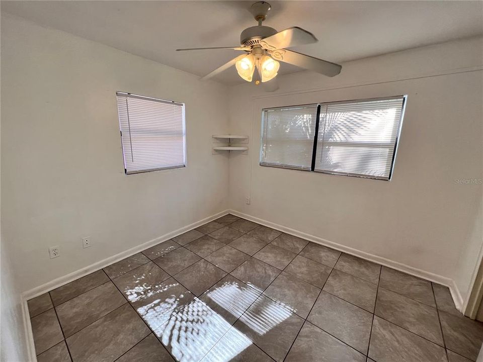 Active With Contract: $1,450 (2 beds, 1 baths, 750 Square Feet)