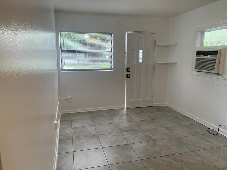 Active With Contract: $1,450 (2 beds, 1 baths, 750 Square Feet)