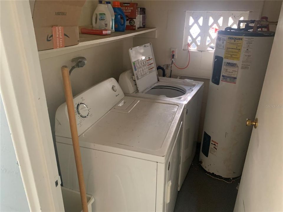 Active With Contract: $1,450 (2 beds, 1 baths, 750 Square Feet)