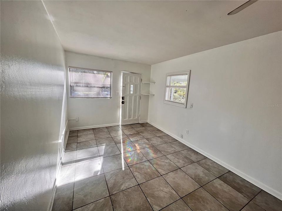 Active With Contract: $1,450 (2 beds, 1 baths, 750 Square Feet)