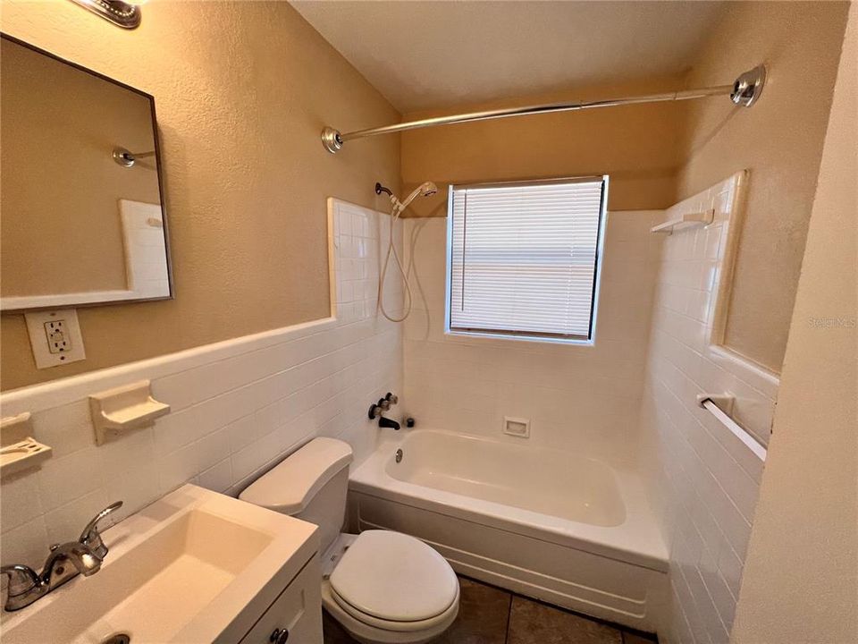 Active With Contract: $1,450 (2 beds, 1 baths, 750 Square Feet)