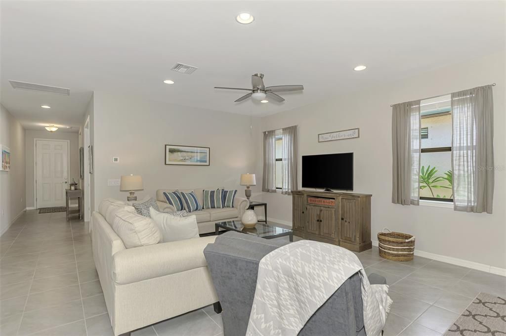Active With Contract: $389,000 (2 beds, 2 baths, 1824 Square Feet)