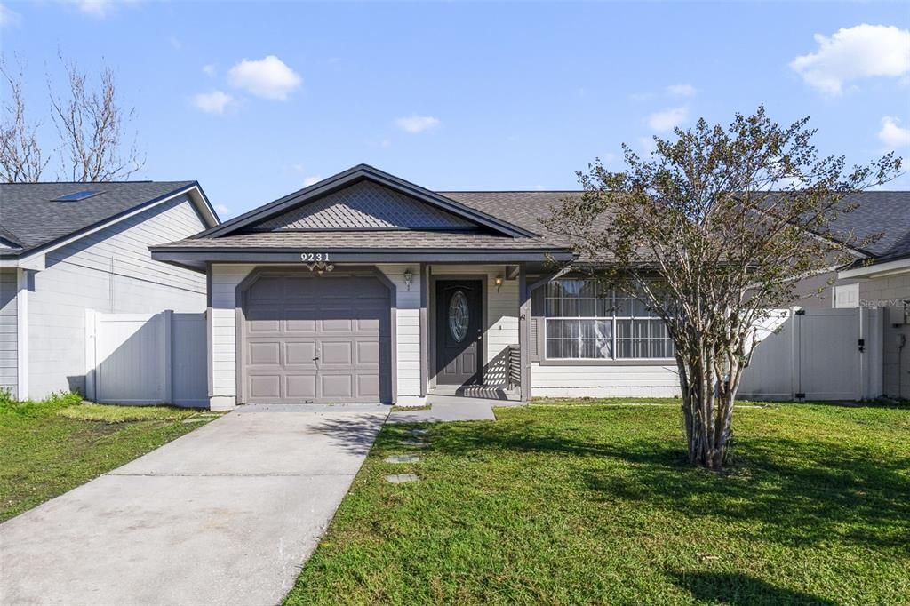 Recently Sold: $300,000 (3 beds, 1 baths, 1086 Square Feet)