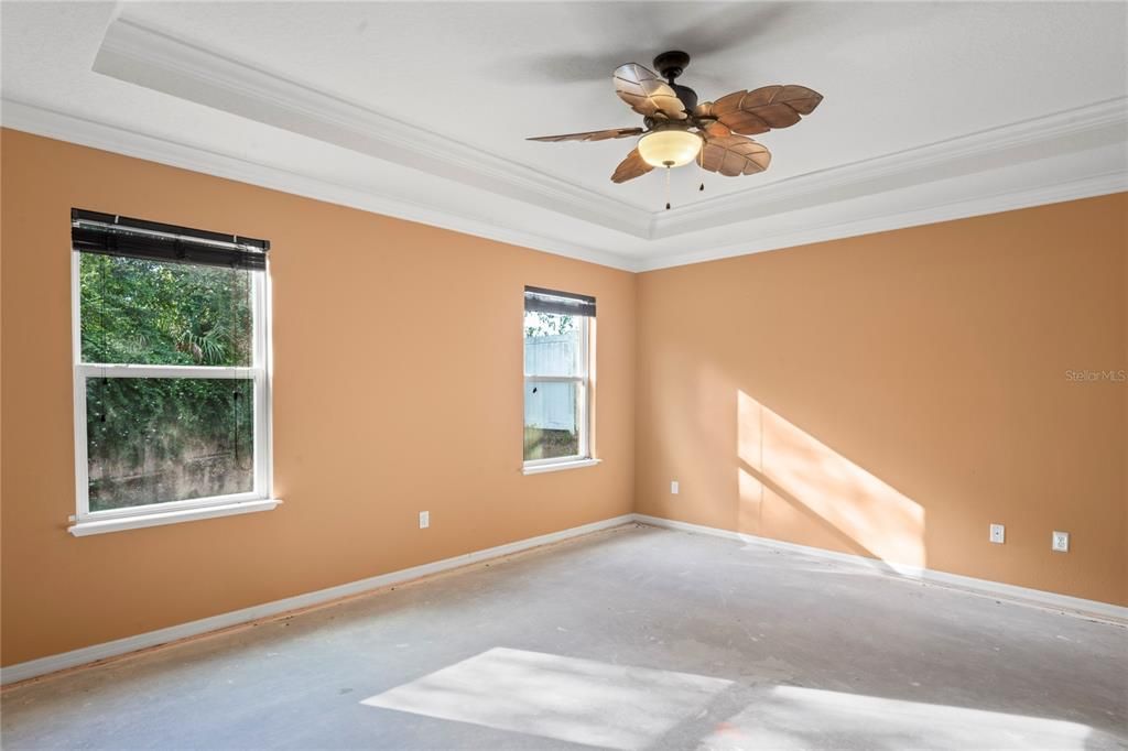 合同活跃: $310,000 (4 贝兹, 3 浴室, 2428 平方英尺)