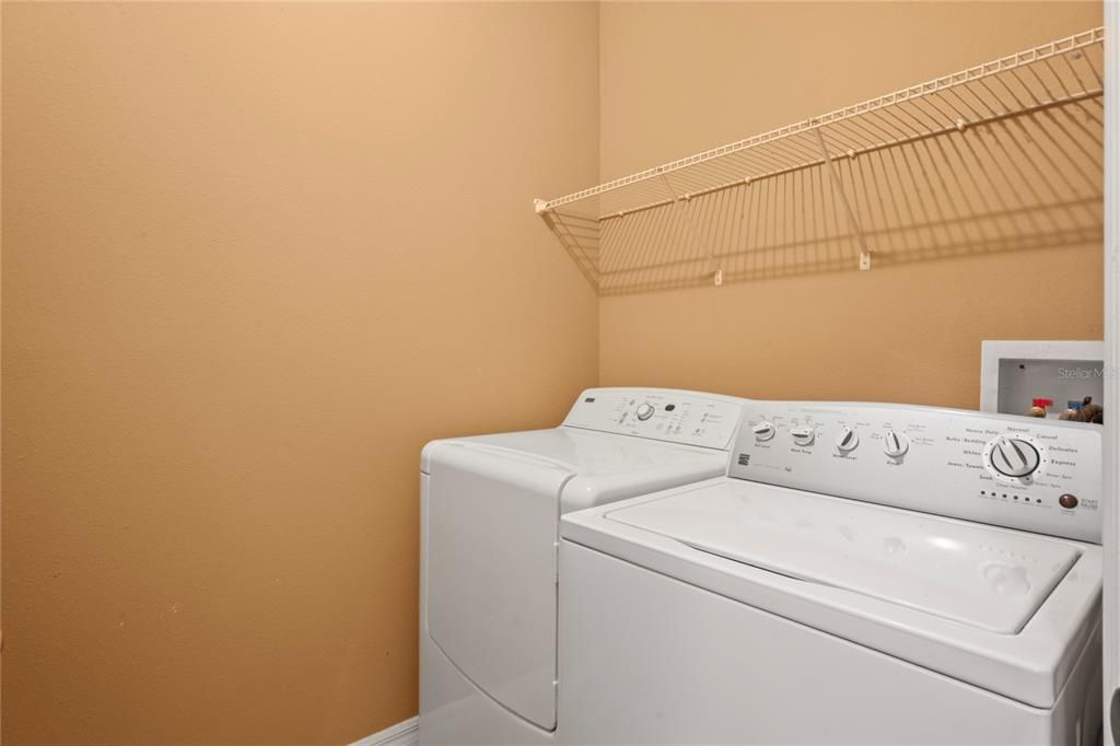 合同活跃: $310,000 (4 贝兹, 3 浴室, 2428 平方英尺)