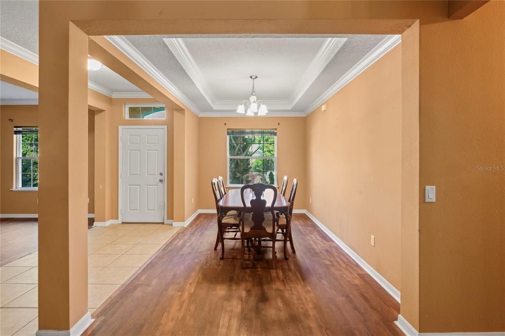 合同活跃: $310,000 (4 贝兹, 3 浴室, 2428 平方英尺)