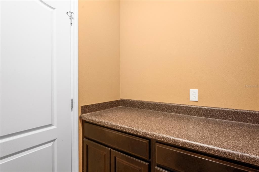 合同活跃: $310,000 (4 贝兹, 3 浴室, 2428 平方英尺)