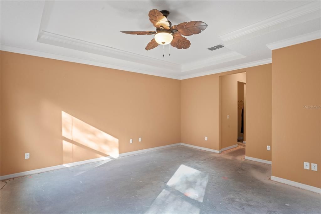 合同活跃: $310,000 (4 贝兹, 3 浴室, 2428 平方英尺)