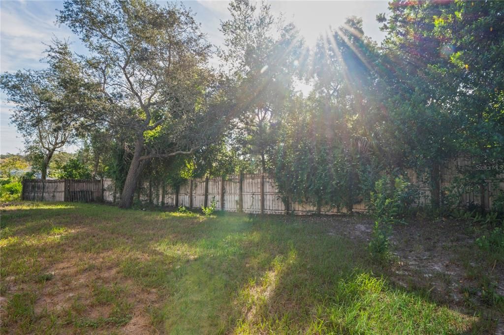 合同活跃: $310,000 (4 贝兹, 3 浴室, 2428 平方英尺)