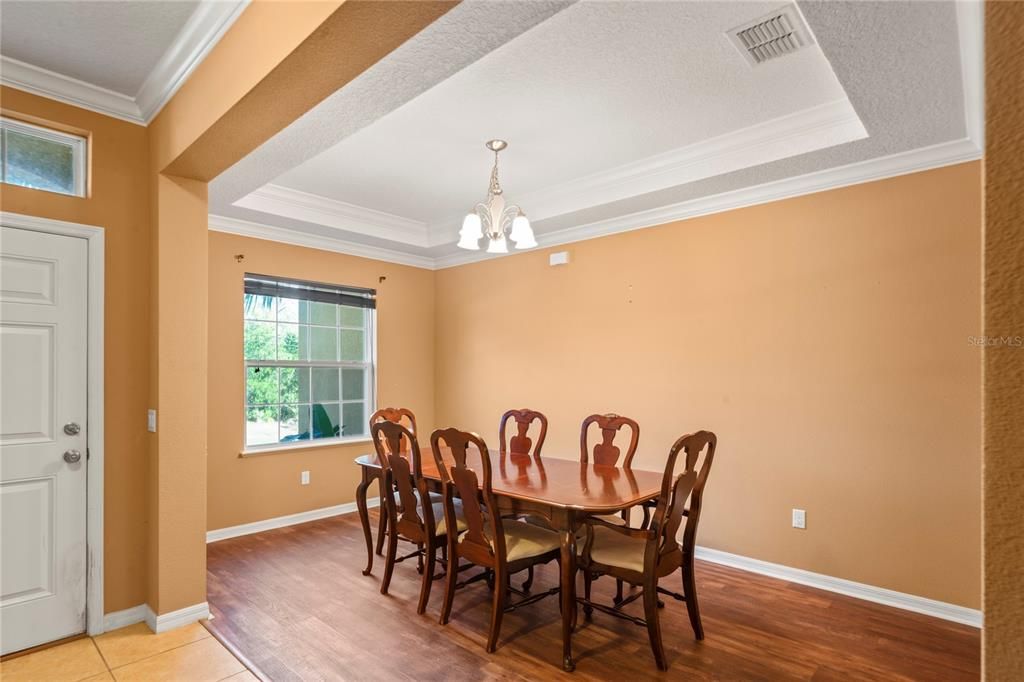 合同活跃: $310,000 (4 贝兹, 3 浴室, 2428 平方英尺)