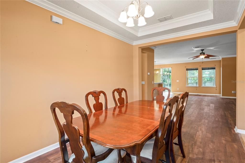 合同活跃: $310,000 (4 贝兹, 3 浴室, 2428 平方英尺)