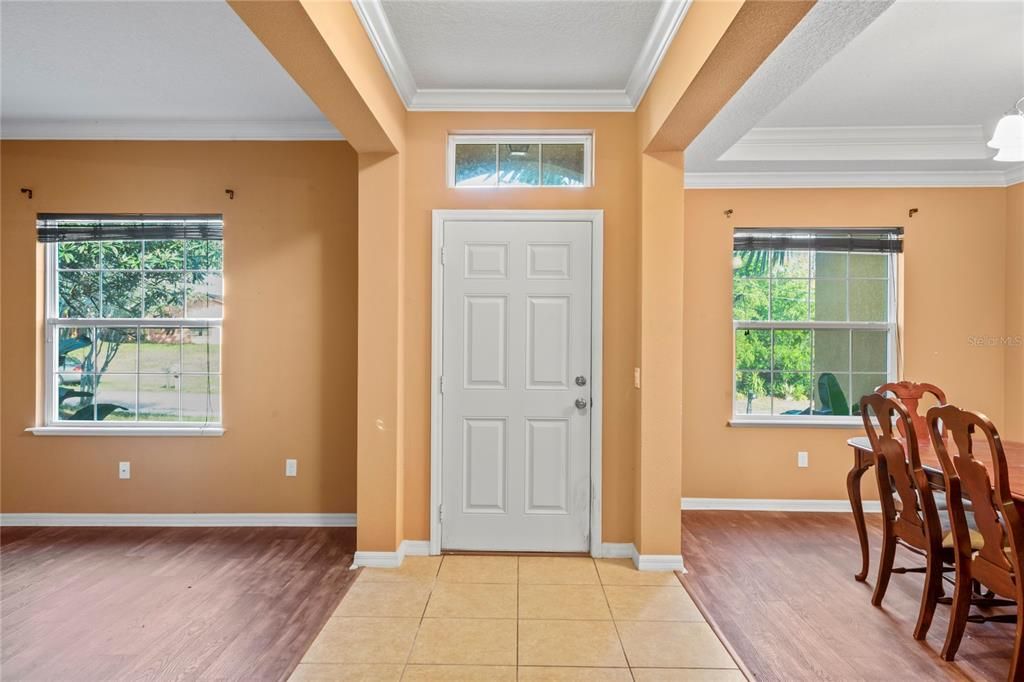 合同活跃: $310,000 (4 贝兹, 3 浴室, 2428 平方英尺)