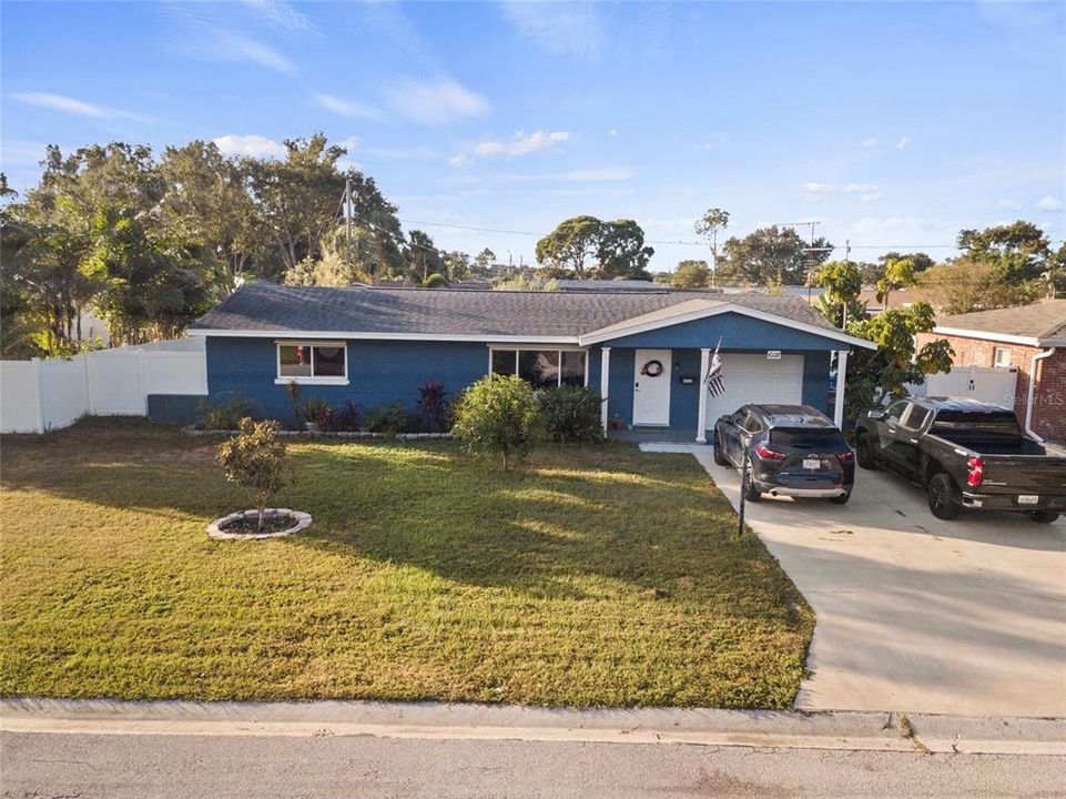 Active With Contract: $299,999 (2 beds, 1 baths, 1008 Square Feet)