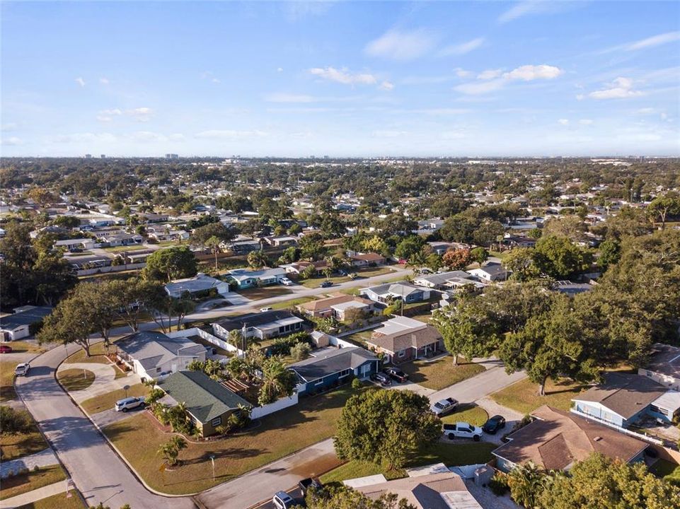 Active With Contract: $299,999 (2 beds, 1 baths, 1008 Square Feet)