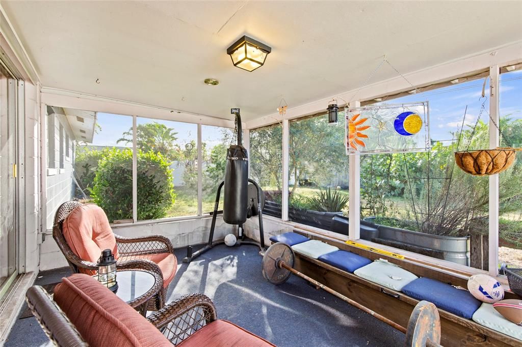 Active With Contract: $299,999 (2 beds, 1 baths, 1008 Square Feet)