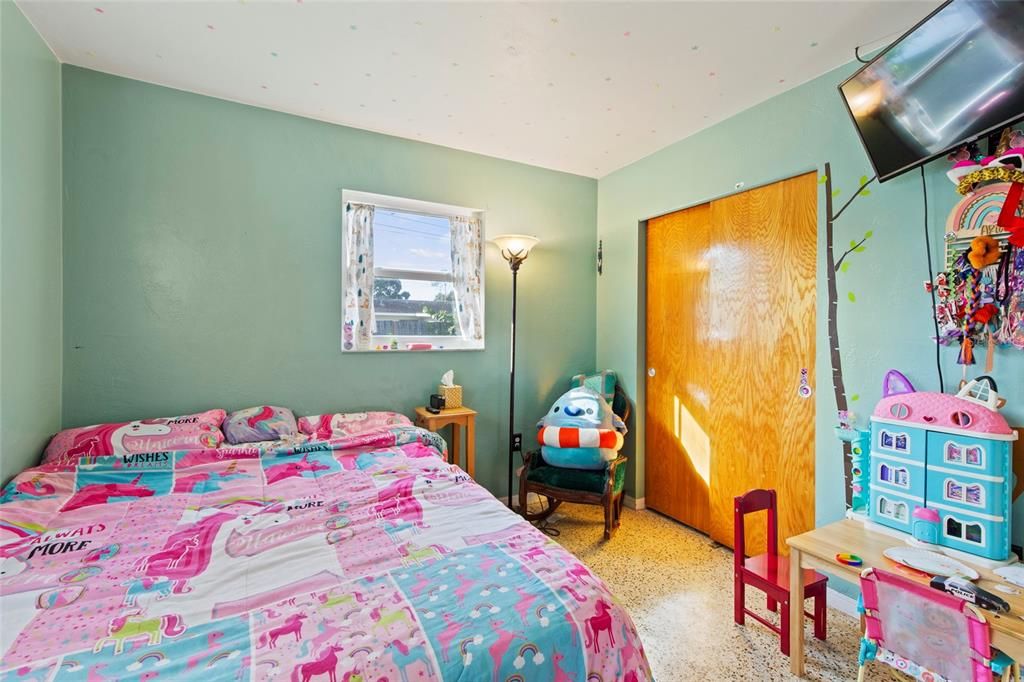 Active With Contract: $299,999 (2 beds, 1 baths, 1008 Square Feet)