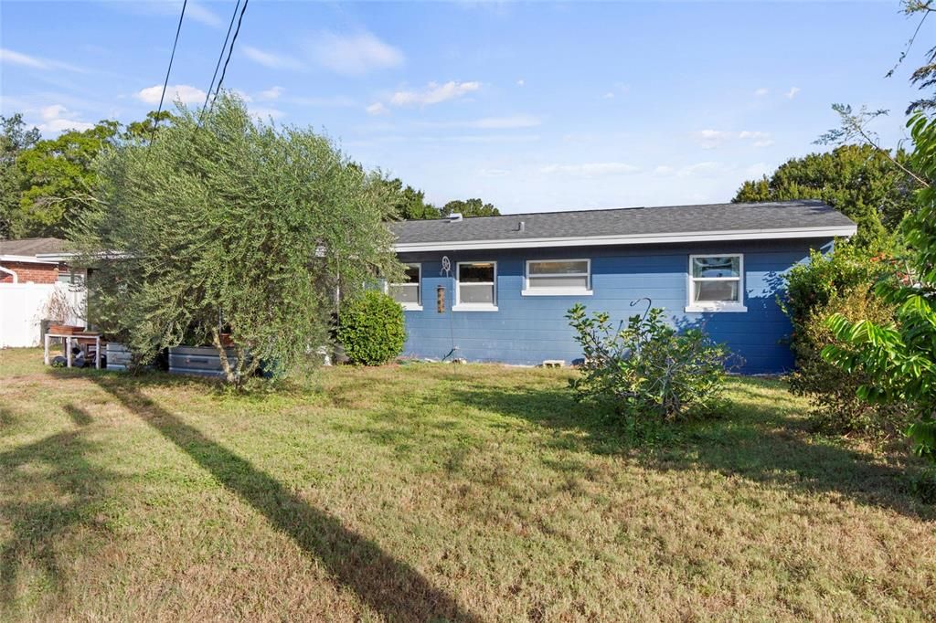 Active With Contract: $299,999 (2 beds, 1 baths, 1008 Square Feet)