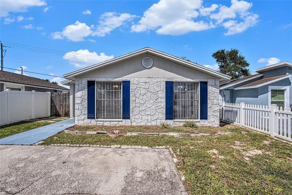 For Rent: $2,495 (3 beds, 2 baths, 1158 Square Feet)