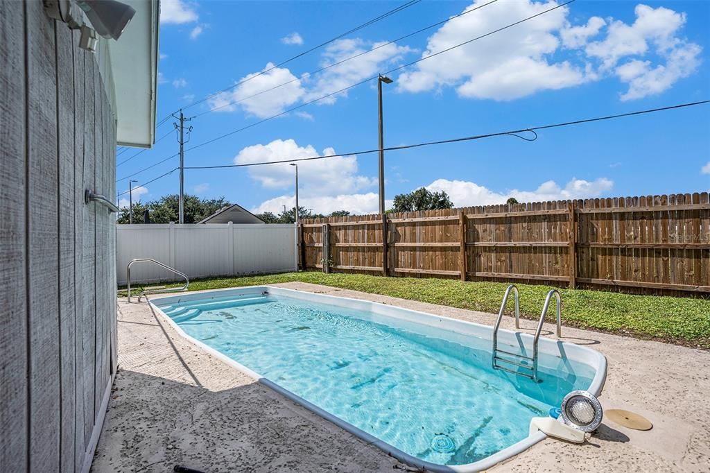 For Rent: $2,495 (3 beds, 2 baths, 1158 Square Feet)