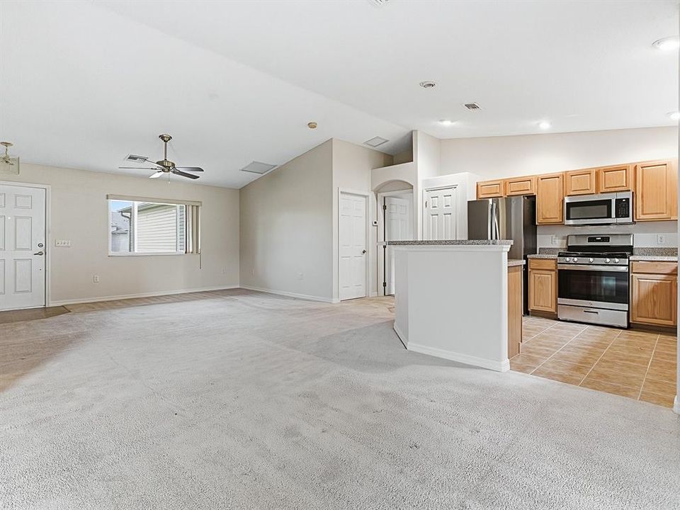 Active With Contract: $209,247 (2 beds, 2 baths, 1423 Square Feet)