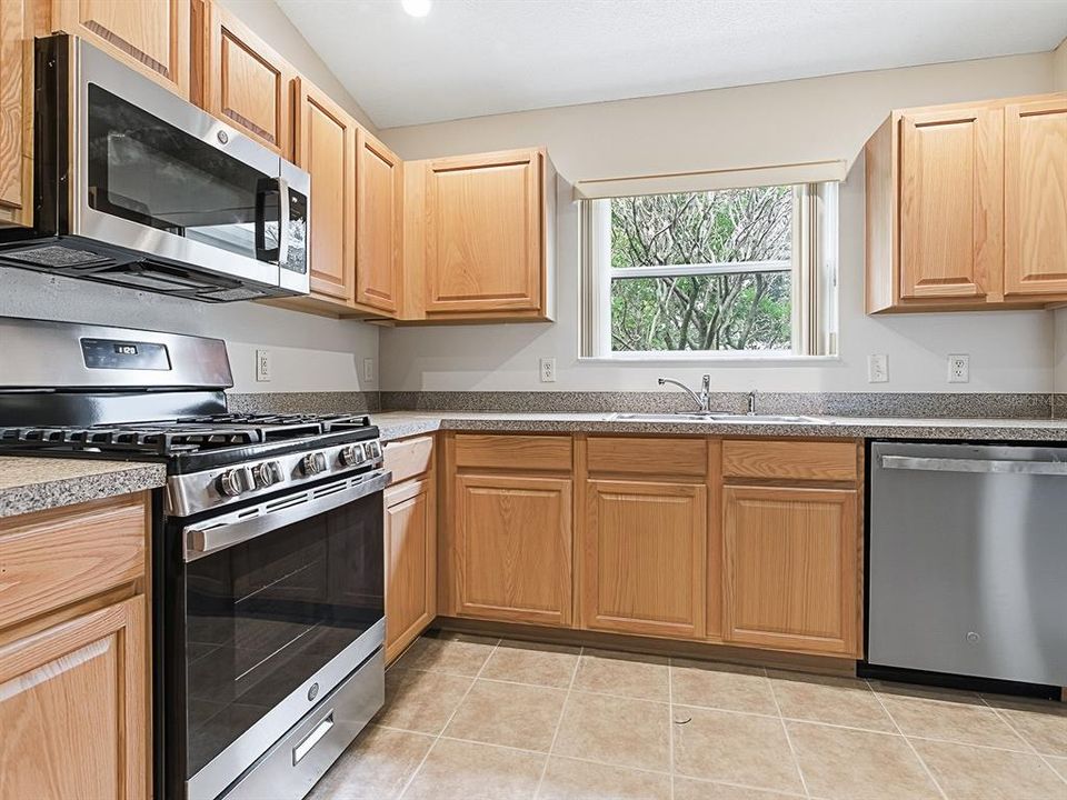 Active With Contract: $209,247 (2 beds, 2 baths, 1423 Square Feet)