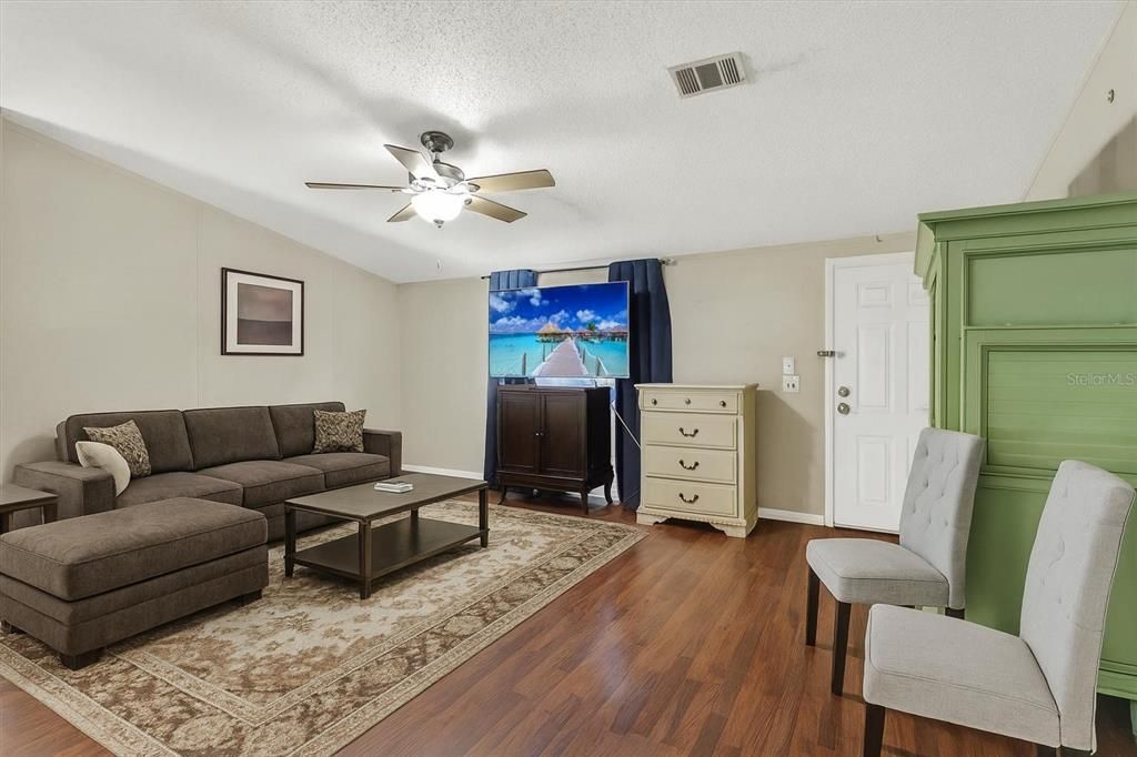 En Venta: $499,999 (3 camas, 2 baños, 1584 Pies cuadrados)