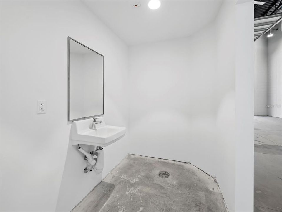 For Sale: $599,000 (0 beds, 0 baths, 1008 Square Feet)