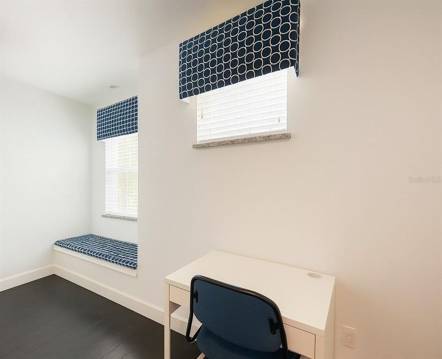 For Rent: $2,600 (3 beds, 3 baths, 1512 Square Feet)