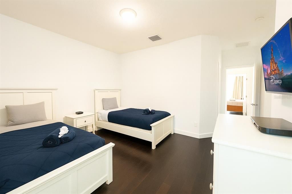 For Rent: $2,600 (3 beds, 3 baths, 1512 Square Feet)