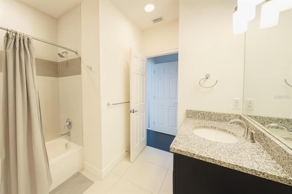 For Rent: $2,600 (3 beds, 3 baths, 1512 Square Feet)