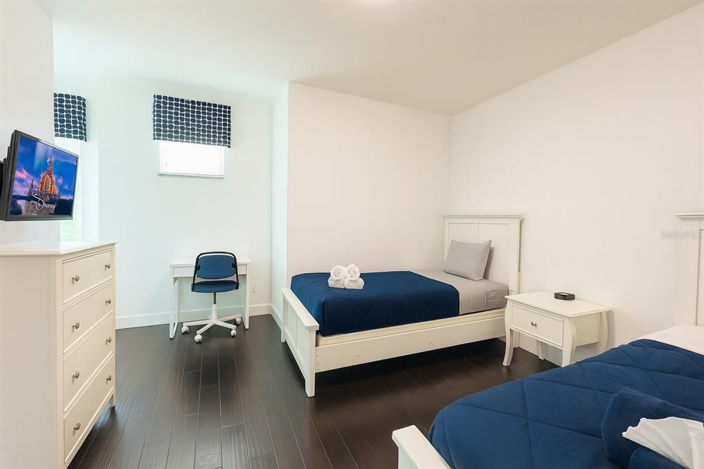 For Rent: $2,600 (3 beds, 3 baths, 1512 Square Feet)