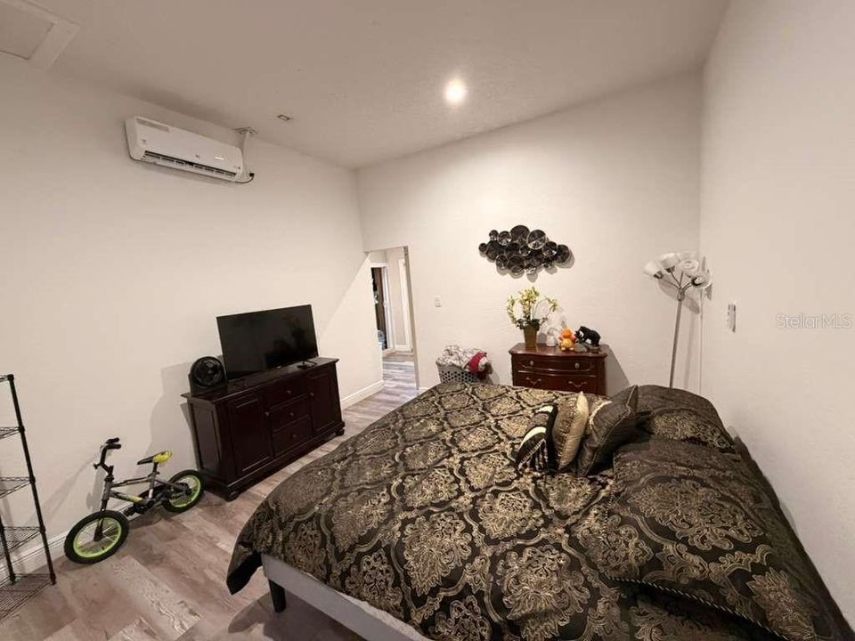 For Sale: $450,000 (4 beds, 3 baths, 2084 Square Feet)